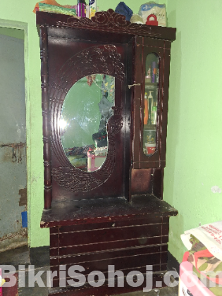 ড্রেসিং টেবিল